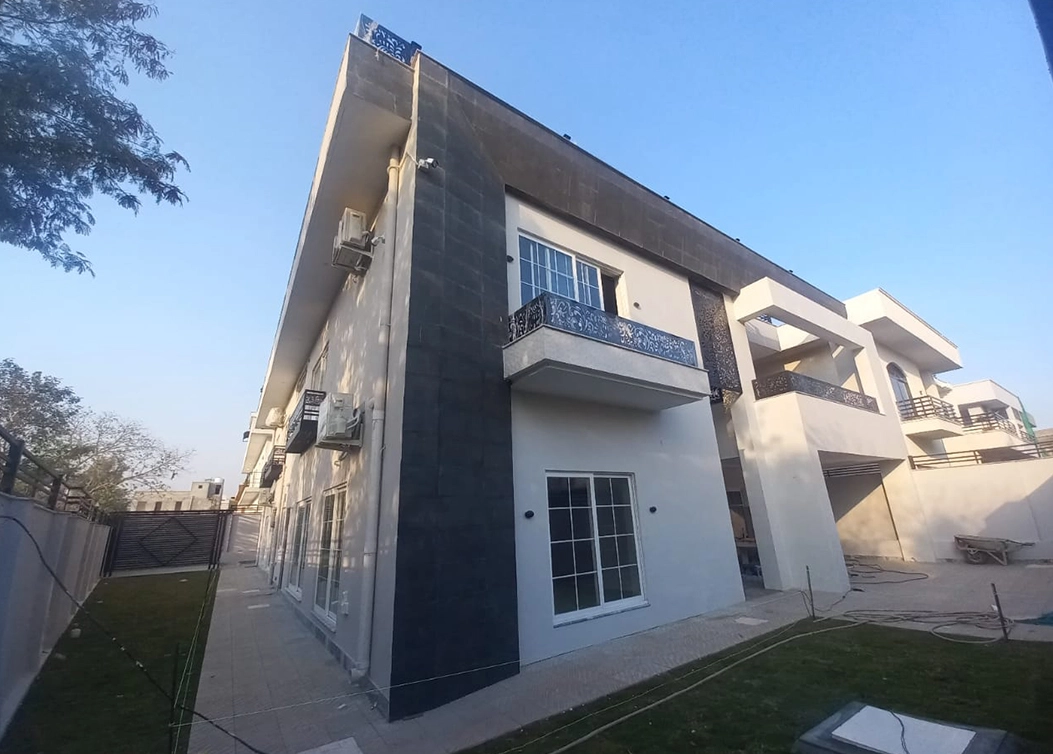 contemporary architecture with dark and light facades by hescon engineering