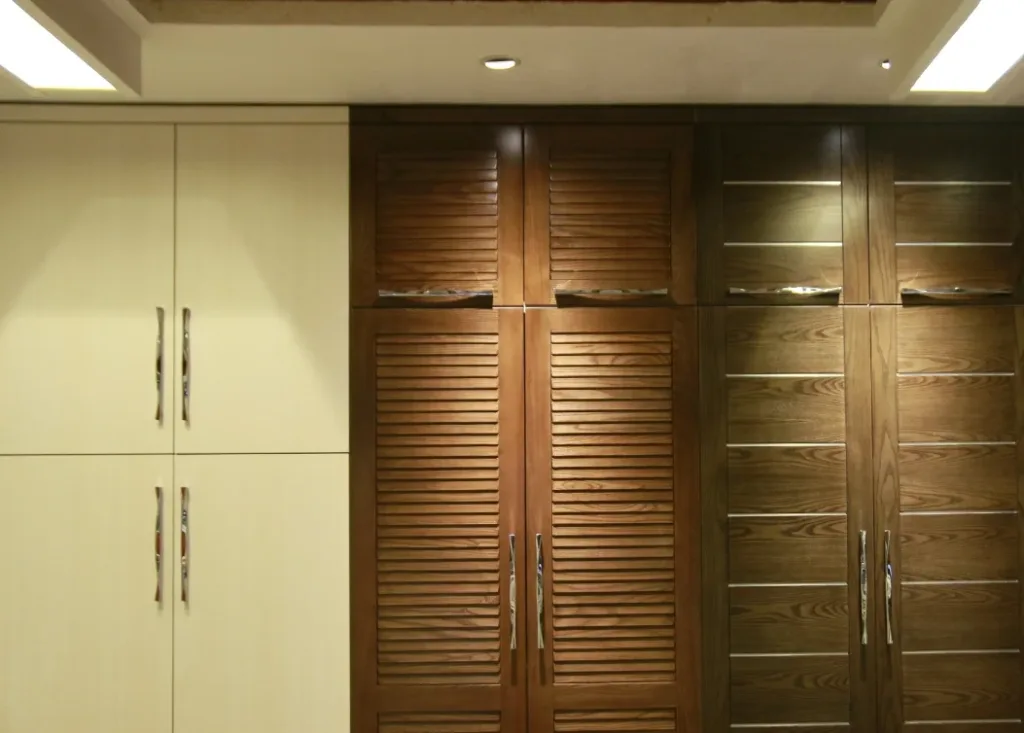custom built wardrobe with louvered and solid panels by hescone engineering